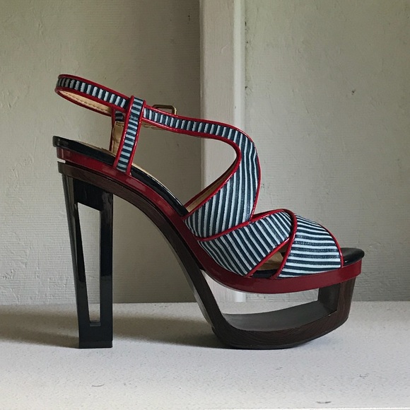 Gianni Bini “Elise” Cutout Platform Heels - Picture 2 of 13